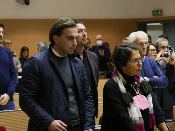 Caso Bozzoli, la compagna Antonella Colossi e il figlio stanno rientrando in Italia