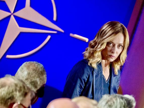 La premier Giorgia Meloni durante la cerimonia  del summit per i 75 anni della Nato al Mellon Auditorium a Washington, 9 luglio 2024
ANSA/ PALAZZO CHIGI.Filippo Attili ANSA PROVIDES ACCESS TO THIS HANDOUT PHOTO TO BE USED SOLELY TO ILLUSTRATE NEWS REPORTING OR COMMENTARY ON THE FACTS OR EVENTS DEPICTED IN THIS IMAGE; NO ARCHIVING; NO LICENSING NPK