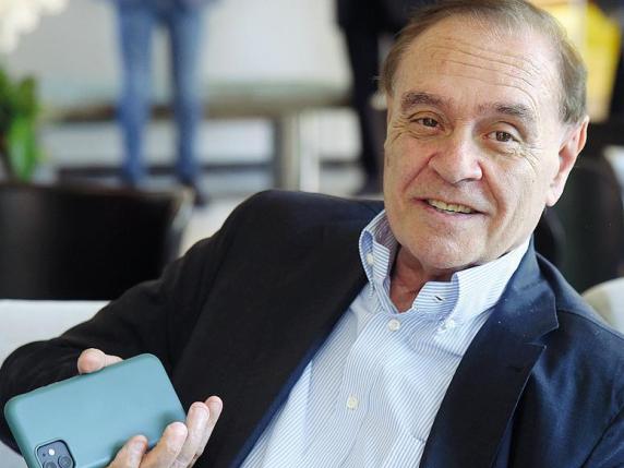 Clemente Mastella: «Il superospite a Sanremo me lo sono inventato io. Cossiga con la Playstation. A D’Alema dissi vaffa...»