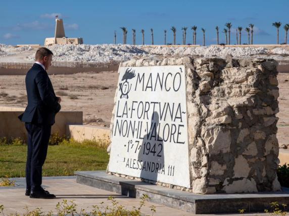 El Alamein, il volo di Stato dei ministri Lollobrigida e Santanchè: «Mancò la fortuna, non il valore»