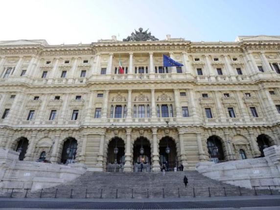 Roma, Dipendente Cotral In Malattia Canta Al Pianobar, La Cassazione ...