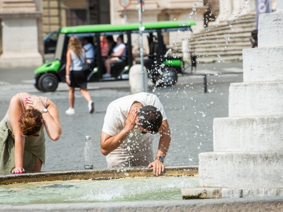 Roma sotto stress: Mercoledì allerta arancione per caldo e umidità, consigli utili per affrontare l'ondata di calore