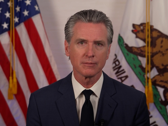 Il discorso del governatore della California Gavin Newsom: «Il governo di Donald Trump non sta proteggendo le nostre comunità. Le sta traumatizzando. La democrazia è sotto assedio»