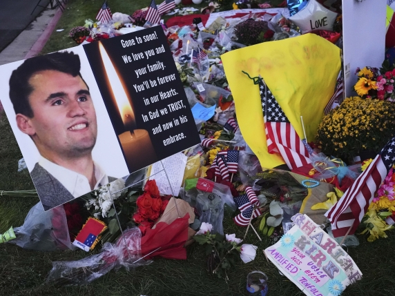 A memorial for Turning Point USA CEO and co-founder Charlie Kirk is seen at Utah Valley University, Saturday, Sept. 13, 2025, in Orem, Utah. (AP Photo/Lindsey Wasson) Associated Press / LaPresse Only italy and spain