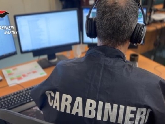 Napoli, smantellata centrale operativa per truffe agli anziani. Arrestate otto persone
