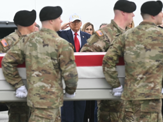 Trump, la crisi in Medio Oriente e Meloni: «L’Italia cerca sempre di offrire  un aiuto». L’omaggio ai caduti Usa