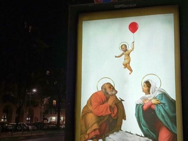 Il «Banksy di Torino» Andrea Villa e la sua ultima provocazione: Gesù fugge dal  Natale | Corriere.it