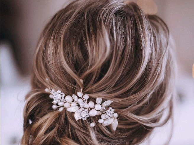 Accessori per capelli da sposa, quali sono i più belli da indossare per la  cerimonia