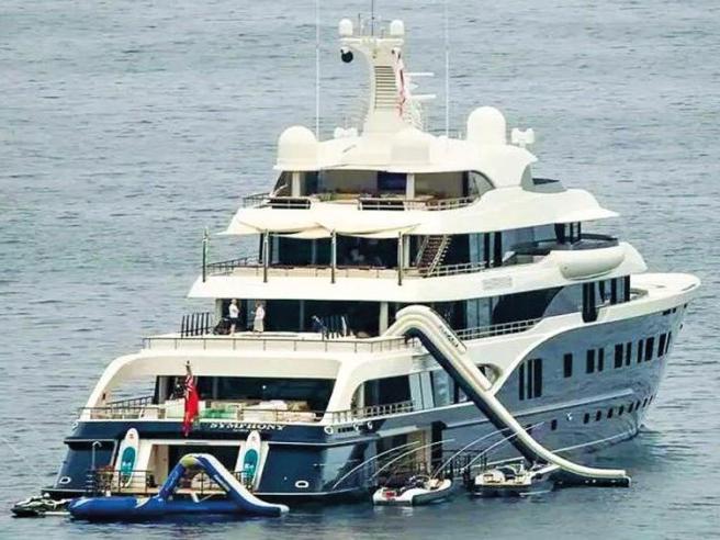 yacht house bernard arnault