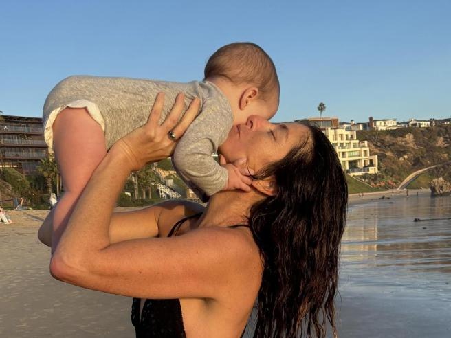 Ethan torna in Italia con la mamma Claudia Ciampa: si chiude il caso del  bambino portato via dal papà e ritrovato in California | Corriere.it