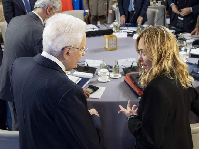 Cung điện Quirinale tỏ ra khó chịu trước tuyên bố của Thủ tướng Meloni, nhưng căng thẳng về vụ án Garofani đã lắng xuống. | Corriere.it