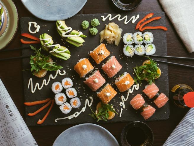 Facciamo il sushi, tutti gli strumenti per prepararlo in casa
