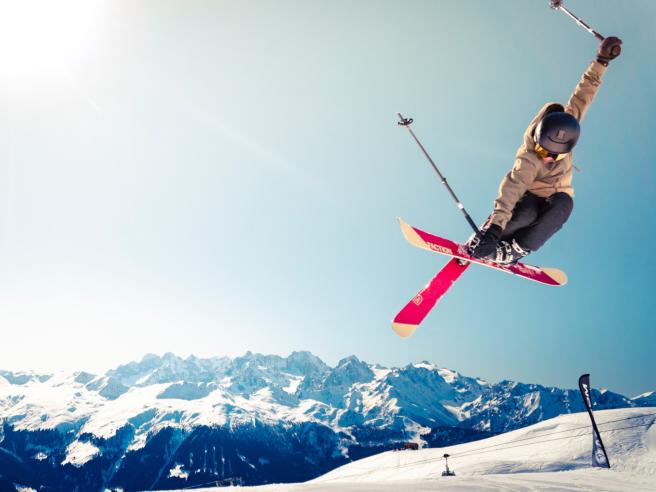 Abbigliamento da sci: tute e vestiti per uomo e donna, i migliori