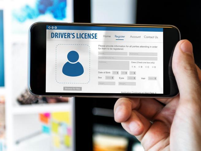 Patente e carta d'identità diventano app