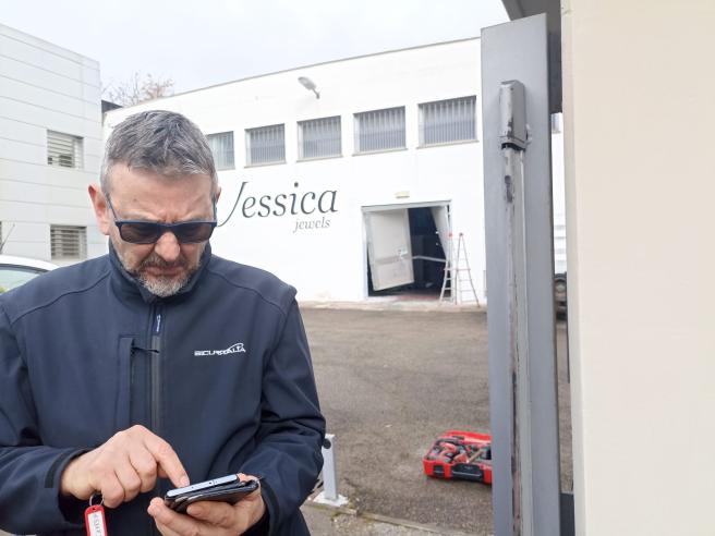 Assalto da film ad azienda orafa di Arezzo giallo sul bottino