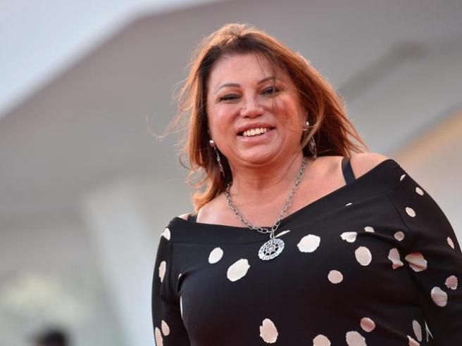 Serena Grandi: altezza, peso, chi è, carriera, vita privata, Instagram Serena Grandi: altezza, peso, chi è, carriera, vita privata, Instagram