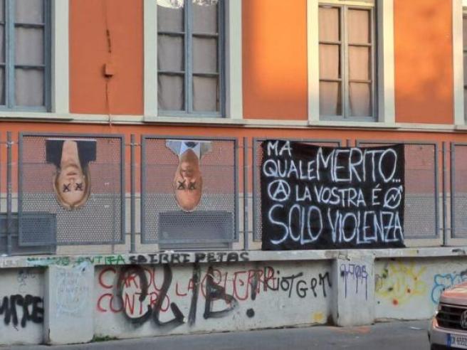 Liceo Carducci, studenti sospesi per lo striscione contro Meloni e  Valditara, la nota: «Noi umiliati». Poi il ripensamento | Corriere.it