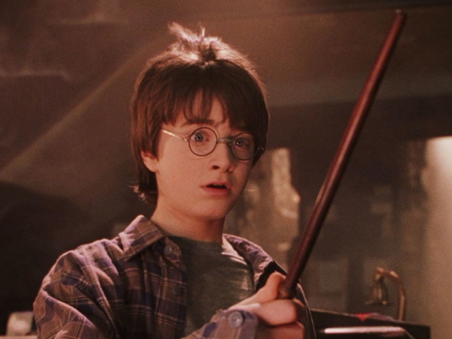 Scoppia la bacchetta magica di Harry Potter: bambino in ospedale