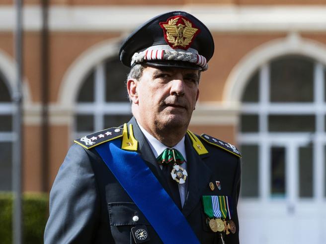 Chi è Andrea De Gennaro al vertice della Guardia di Finanza. Il Cdm  formalizza la nomina | Corriere.it