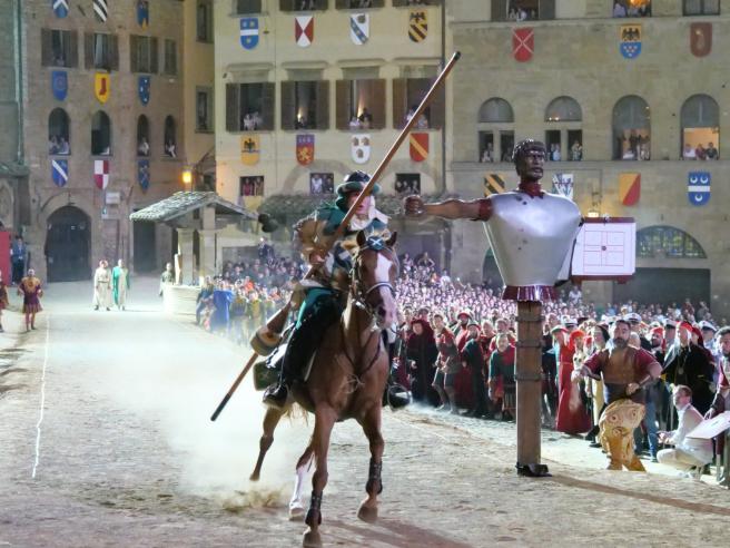 Arezzo il tripudio di Sant Andrea alla Giostra del Saracino