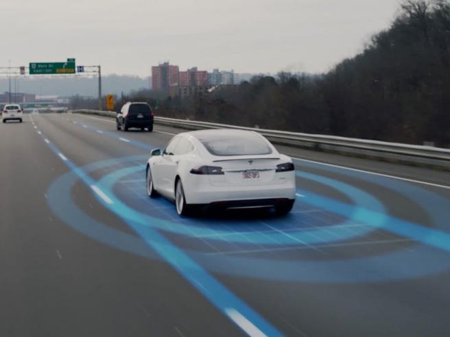 Tecnologie Innovative Auto. Tesla, Cosa Può Fare (E Non Può Fare) L'Autopilot, Il Sistema Di Guida Autonoma | Tecnologie Che Stanno Rivoluzionando Il Settore Automotive