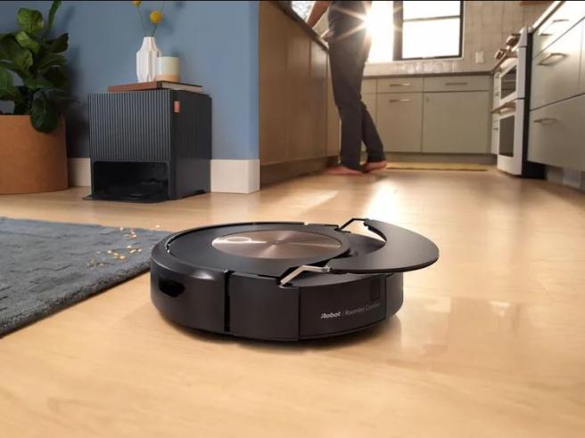 IRobot, come sono i nuovi Roomba j9+ e Roomba Combo j9+: i robot  lavapavimenti si ricaricano in automatico