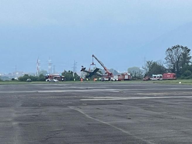 Torino incidente aereo durante l esibizione per i cento anni dell