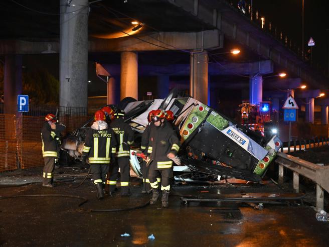 Tragedia del bus di Mestre, nessuna evidenza di malore: ora avanza l’ipotesi del guasto 