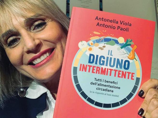 Antonella Viola e il libro sul digiuno intermittente: «Almeno 16