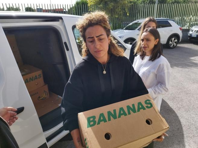 Afragola un imprenditore anonimo dona tonnellate di banane ai