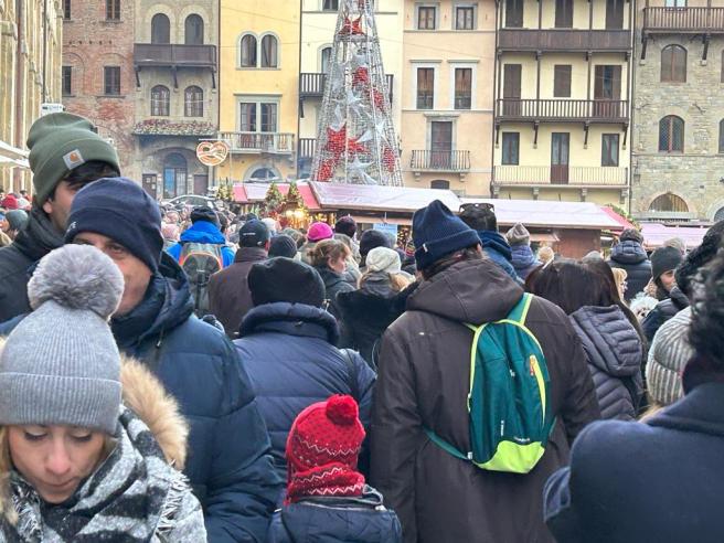 Arezzo fa il pieno per la Citt del Natale 100 mila persone in un