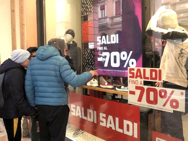 Saldi in Emilia-Romagna: «Si spenderanno 140 euro a testa e valgono 450  milioni». Le regole e la durata