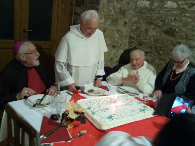 Frati sfrattati la visita del Vescovo di Arezzo Segno di