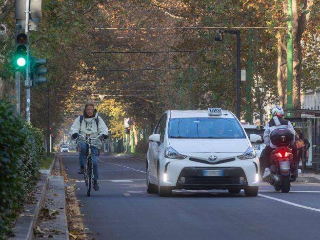 Moto sulle preferenziali a Milano Cruciani Agevolati nel