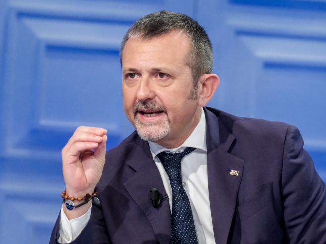 Satanello» Delmastro colpisce ancora: stavolta il suo ministro (di cui  smonta la riforma) | Corriere.it