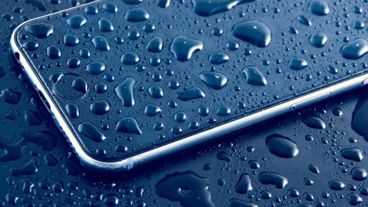 Smartphone al mare e in piscina, ma sono davvero impermeabili? No, e qui vi  spieghiamo il motivo | Corriere.it