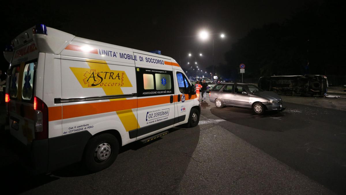 Milano, Auto Si Ribalta Di Notte Con Tre Persone A Bordo: Morta Una ...