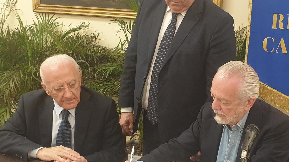 Festa Scudetto A Napoli De Luca Vede De Laurentiis E Annuncia La Coproduce La Regione Campania