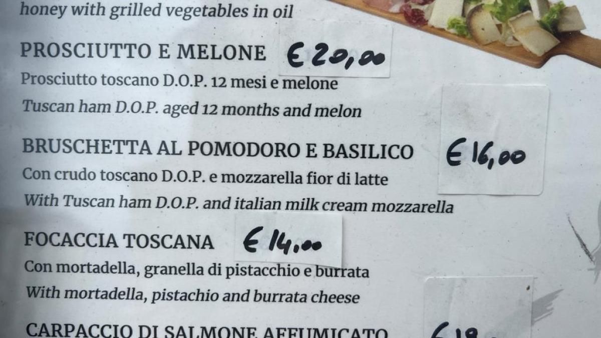Un giorno a Forte dei Marmi, tenda e lettini a 600 euro. A Firenze