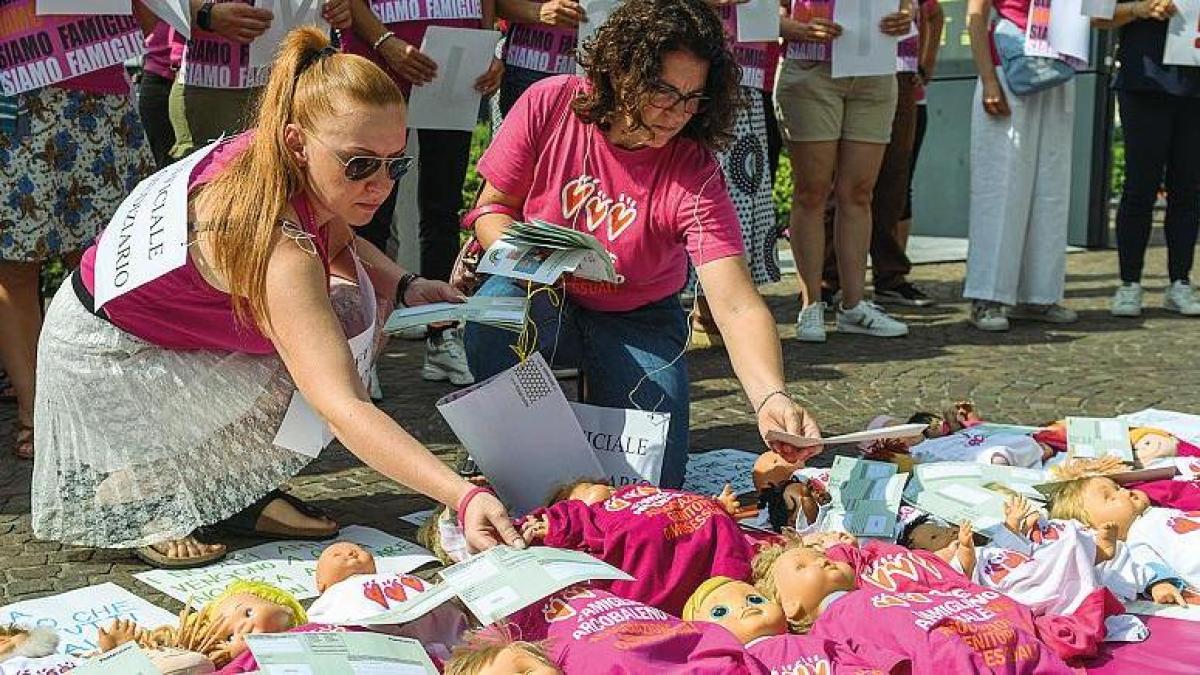 Mamme arcobaleno, a Padova via alle udienze sugli atti di nascita  impugnati: sit-in fuori al tribunale | Corriere.it