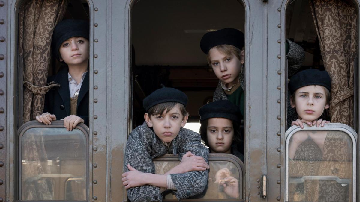 Cast Di Il Treno Dei Bambini «Il treno dei bambini», Netflix diffonde le prime immagini del film