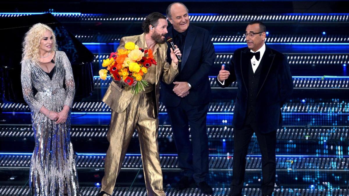 Gli ascolti tv della prima puntata di Sanremo 2025: 12,6 milioni di spettatori e 65,3% di share, superato Amadeus