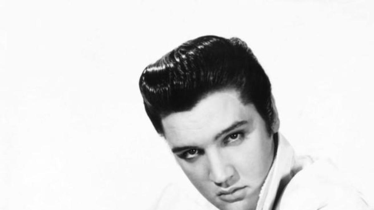 Elvis Presley avrebbe 90 anni: i lavori prima di diventare famoso, la prematura scomparsa, gli amori, 9 segreti