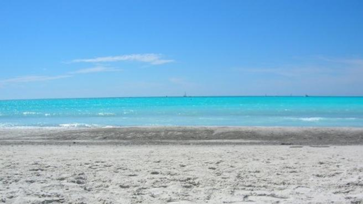 Autocisterna in fiamme a Rosignano: «Nube di acido cloridrico nell'aria, chiudetevi in casa». Due carabinieri intossicati