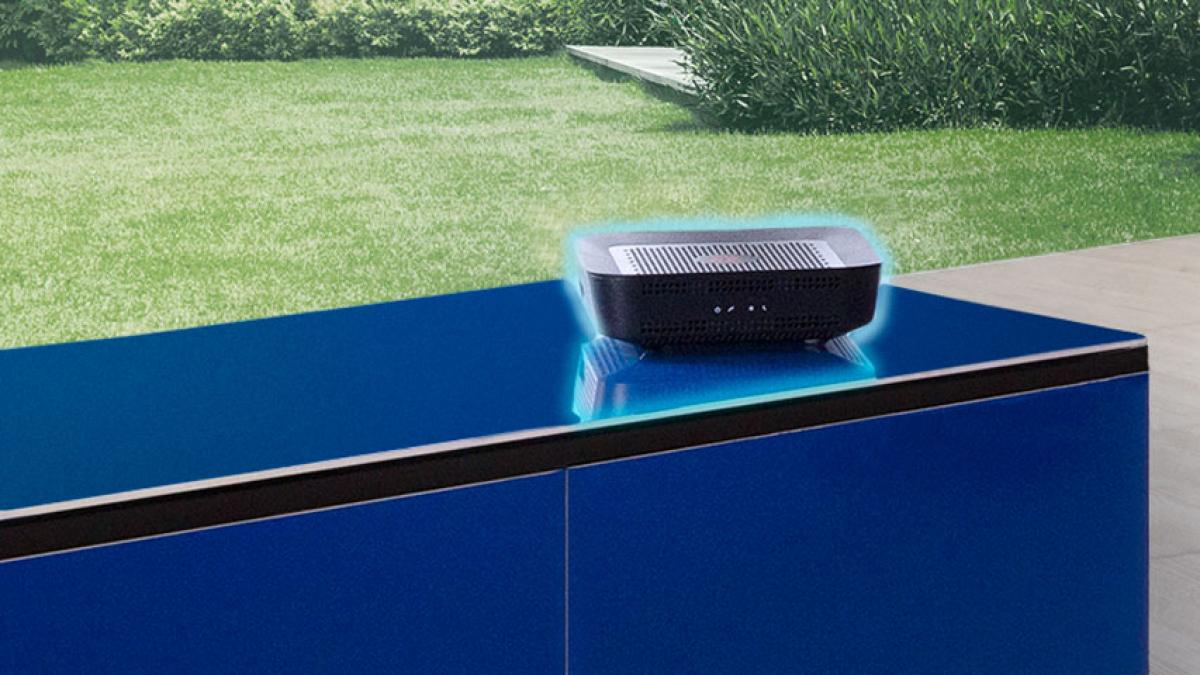 Il modem non funziona, 31enne bresciana prende a calci l'addetta di un