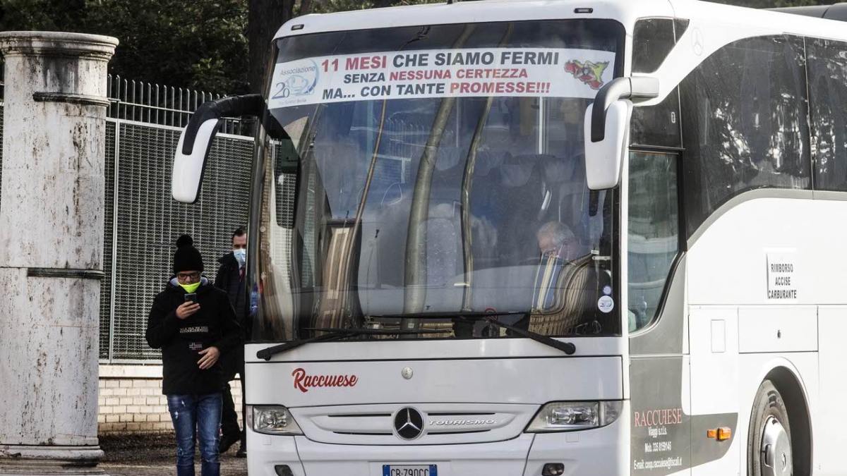 Traffico caos a Roma, più 2,1% di veicoli nel 2024 e più incidenti (8,6%). I pullman privati sotto attacco