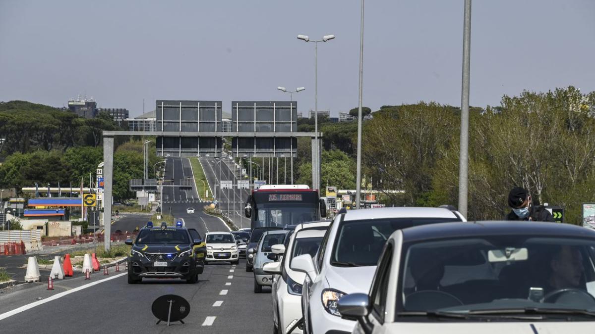 Incidenti Stradali Scontro Tra Sei Auto Chiusa La Pontina All Altezza Di Aprilia Corriere It