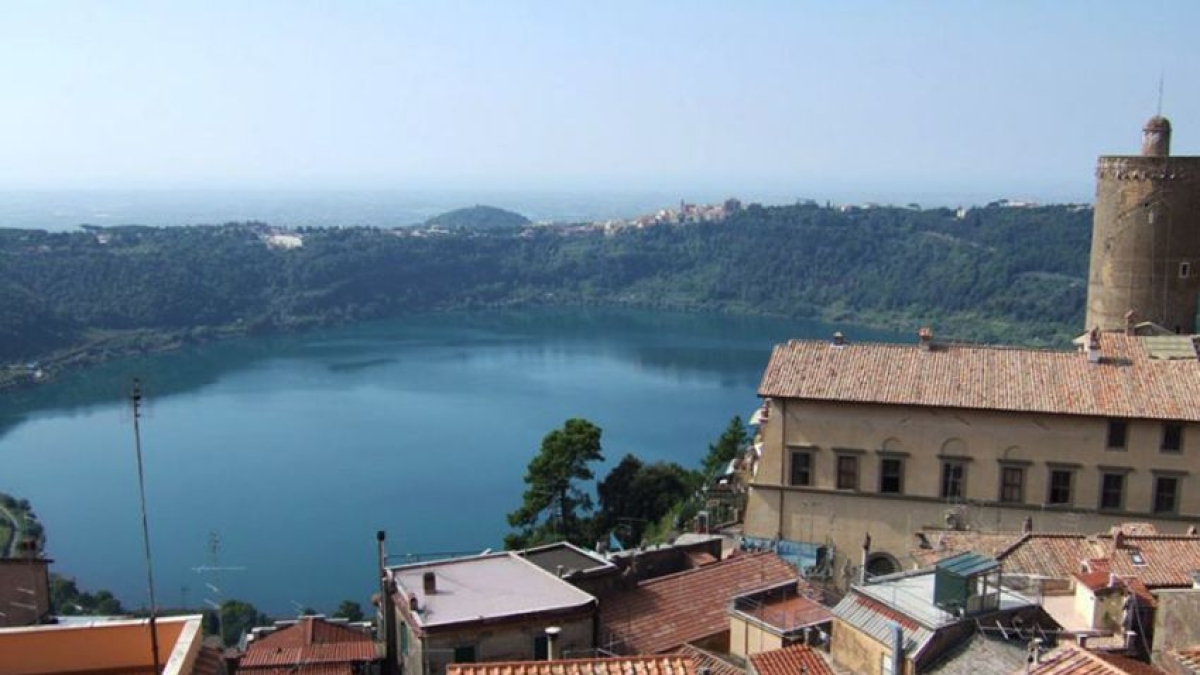 Sagra della fragola di Nemi: quest'anno un tributo al territorio e al suo lago