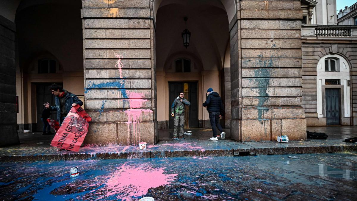 Prima Della Scala, Vernice Contro Il Teatro: Ecco Le Foto Del Blitz Di ...