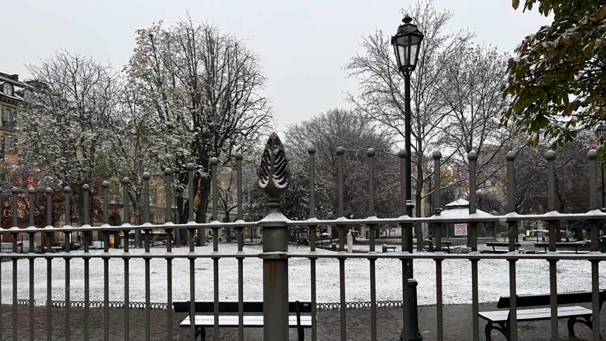 Torino Risveglio Con La Neve Primi Fiocchi In Città Corriere It Torino Risveglio Con La Neve Primi Fiocchi In Città Corriere It